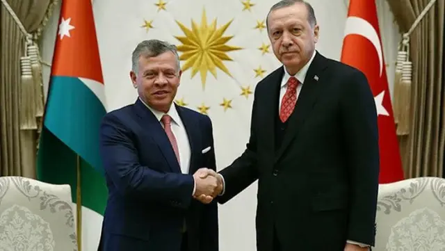 Cumhurbaşkanı Erdoğan, darbe girişimi iddiasıyla kardeşini ev hapsine aldıran Ürdün Kralı ile görüştü Cumhurbaşkanı Erdoğan, darbe girişimi iddiasıyla kardeşini ev hapsine aldıran Ürdün Kralı ile görüştü
