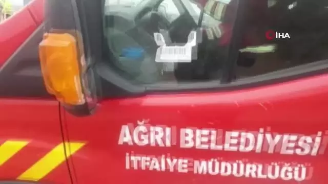 Son Dakika | Direksiyon hakimiyetini kaybeden sürücü elektrik direğine çarptı: 5 yaralı Son Dakika | Direksiyon hakimiyetini kaybeden sürücü elektrik direğine çarptı: 5 yaralı