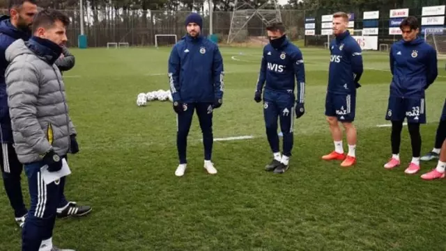 Emre Belözoğlu gathered the team before Denizlispor match and got a promise to win Emre Belözoğlu gathered the team before Denizlispor match and got a promise to win