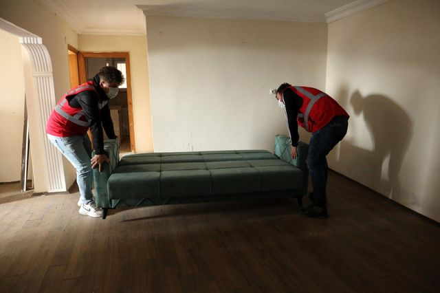 evi yanan ailenin yardimina izmit belediyesi 2 14044143 o