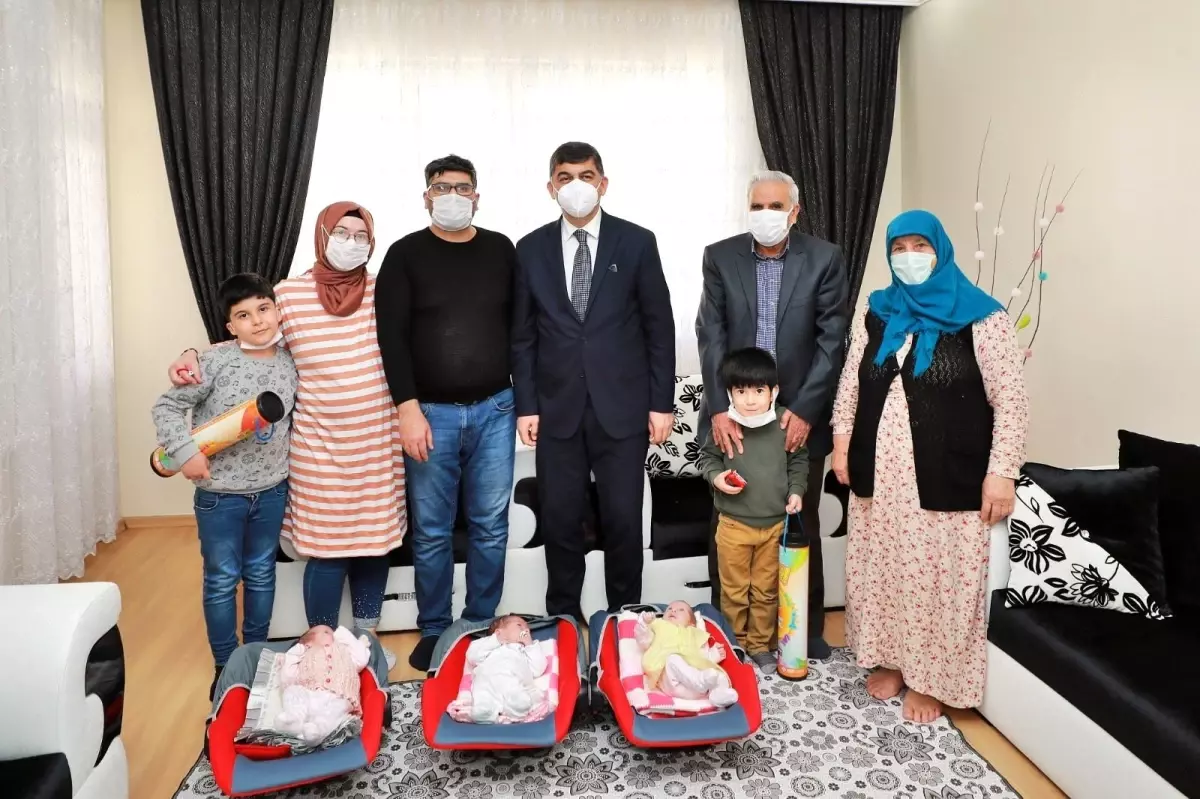 Fadıloğlu'ndan üçüz bebeklere 'merhaba' ziyareti