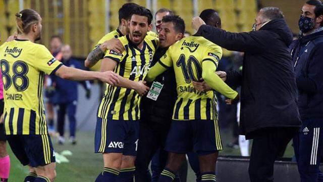 After Samatta's goal in Fenerbahçe, the whole team ran to Emre Belözoğlu