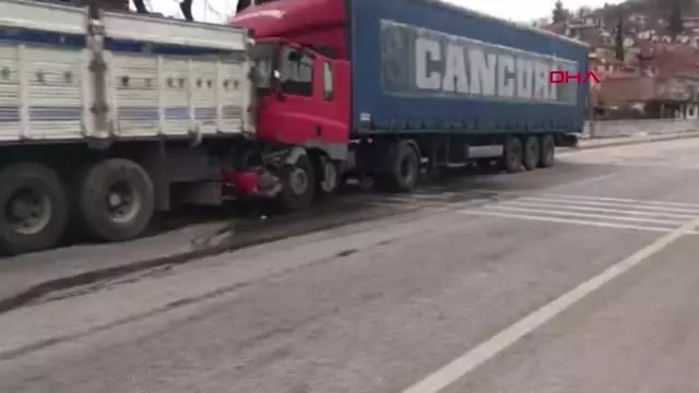 FRENİ BOŞALAN TIR, KAMYONA ÇARPTI FRENİ BOŞALAN TIR, KAMYONA ÇARPTI