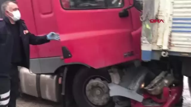 FRENİ BOŞALAN TIR, KAMYONA ÇARPTI FRENİ BOŞALAN TIR, KAMYONA ÇARPTI