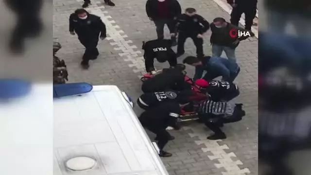 Gürültü nedeniyle 2 komşusunu öldüren Akın Aydın'ın yargılanmasına başlandı Gürültü nedeniyle 2 komşusunu öldüren Akın Aydın'ın yargılanmasına başlandı