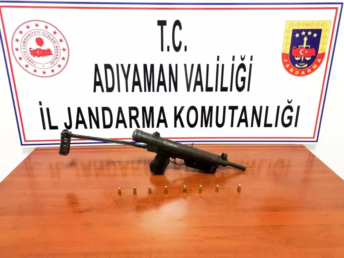 Hafif makineli tüfek ile gezen şahıs yakalandı 1 hafif makineli tufek ile gezen sahis yakaland 14043136 amp
