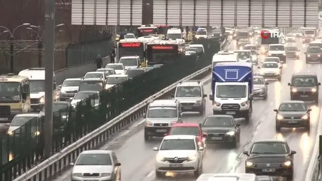 İstanbul'da kısıtlama bitti, trafik yoğunluğu yüzde 75'i aştı İstanbul'da kısıtlama bitti, trafik yoğunluğu yüzde 75'i aştı