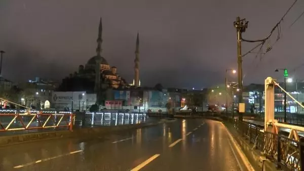 İSTANBUL'DA YAĞMUR ETKİLİ OLUYOR İSTANBUL'DA YAĞMUR ETKİLİ OLUYOR