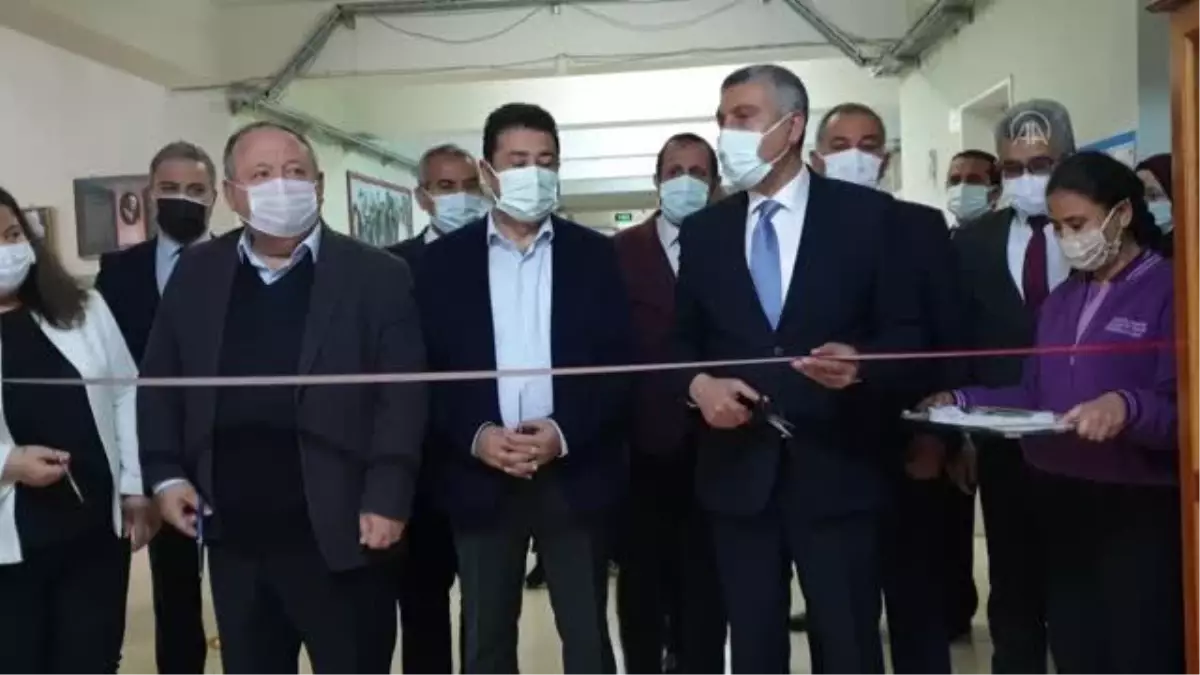 Kadirli'de zenginleştirilmiş kütüphane ve yazılım tasarım atölyesi açıldı