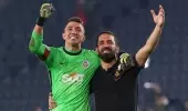 Kaptanlar Muslera ve Arda, Hatay yenilgisi sonrası takım arkadaşlarına esti gürledi Kaptanlar Muslera ve Arda, Hatay yenilgisi sonrası takım arkadaşlarına esti gürledi