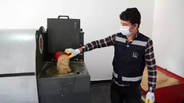 Keçiören'de aylık 800 kilogram doğal gübre üretiliyor Keçiören'de aylık 800 kilogram doğal gübre üretiliyor