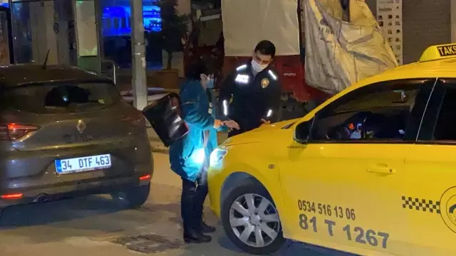 Kısıtlamaya uymayan genç kadına 1 paket sigara 3 bin 469 liraya mal oldu Kısıtlamaya uymayan genç kadına 1 paket sigara 3 bin 469 liraya mal oldu