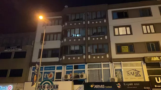 Kısıtlamaya uymayan genç kadına 1 paket sigara 3 bin 469 liraya mal oldu Kısıtlamaya uymayan genç kadına 1 paket sigara 3 bin 469 liraya mal oldu