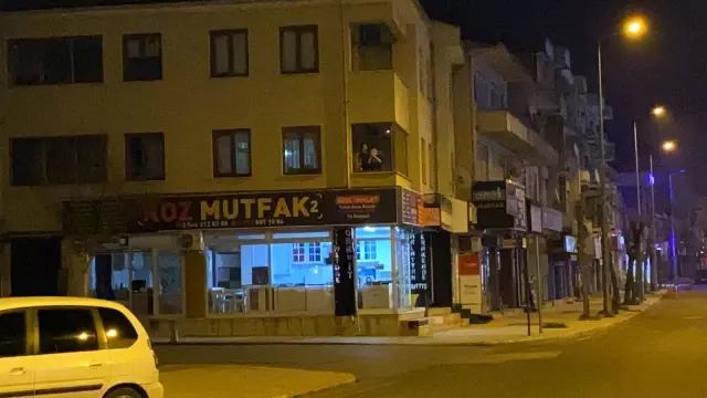 Kısıtlamaya uymayan genç kadına 1 paket sigara 3 bin 469 liraya mal oldu Kısıtlamaya uymayan genç kadına 1 paket sigara 3 bin 469 liraya mal oldu