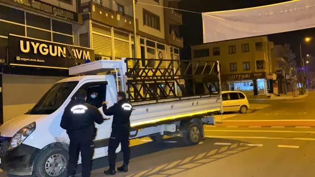 Kısıtlamaya uymayan genç kadına 1 paket sigara 3 bin 469 liraya mal oldu Kısıtlamaya uymayan genç kadına 1 paket sigara 3 bin 469 liraya mal oldu