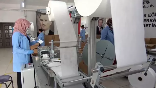 Milli Eğitim Bakanı Selçuk: 'Kırıkkale'de 183 milyon maske üretildi' Milli Eğitim Bakanı Selçuk: 'Kırıkkale'de 183 milyon maske üretildi'
