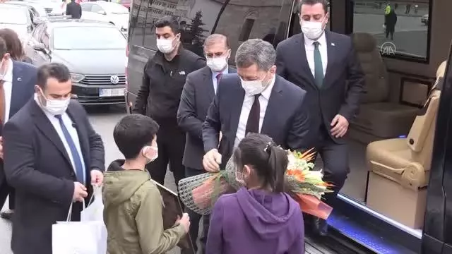 Milli Eğitim Bakanı Selçuk, Sivas'ta yapımı tamamlanan eğitim tesislerinin toplu açılış töreninde konuştu Milli Eğitim Bakanı Selçuk, Sivas'ta yapımı tamamlanan eğitim tesislerinin toplu açılış töreninde konuştu