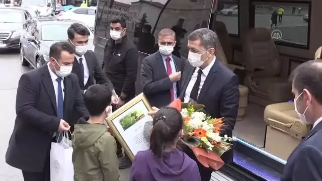Milli Eğitim Bakanı Selçuk, Sivas'ta yapımı tamamlanan eğitim tesislerinin toplu açılış töreninde konuştu Milli Eğitim Bakanı Selçuk, Sivas'ta yapımı tamamlanan eğitim tesislerinin toplu açılış töreninde konuştu