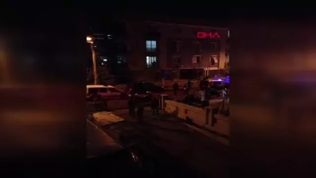 Pencereden içeriye bakma kavgası: 3 yaralı Pencereden içeriye bakma kavgası: 3 yaralı