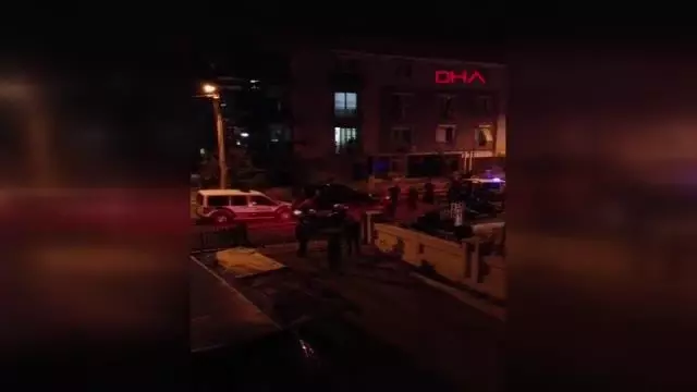 Pencereden içeriye bakma kavgası: 3 yaralı Pencereden içeriye bakma kavgası: 3 yaralı