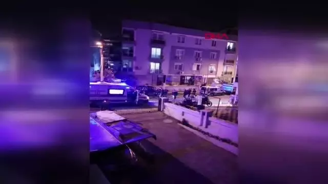 Pencereden içeriye bakma kavgası: 3 yaralı Pencereden içeriye bakma kavgası: 3 yaralı