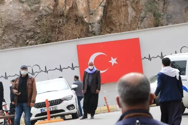 Son dakika haberleri: ŞANLIURFA Şivan Perver'in kardeşinin cenazesi Belçika'dan Şanlıurfa'ya getirildi Son dakika haberleri: ŞANLIURFA Şivan Perver'in kardeşinin cenazesi Belçika'dan Şanlıurfa'ya getirildi