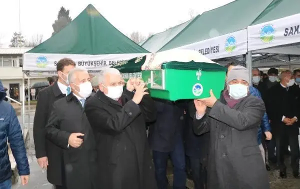 AK Parti Genel Başkanvekili Binali Yıldırım, cenaze törenine katıldı AK Parti Genel Başkanvekili Binali Yıldırım, cenaze törenine katıldı