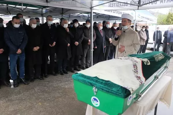 AK Parti Genel Başkanvekili Binali Yıldırım, cenaze törenine katıldı AK Parti Genel Başkanvekili Binali Yıldırım, cenaze törenine katıldı