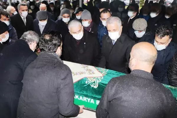 AK Parti Genel Başkanvekili Binali Yıldırım, cenaze törenine katıldı AK Parti Genel Başkanvekili Binali Yıldırım, cenaze törenine katıldı