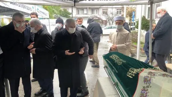 AK Parti Genel Başkanvekili Binali Yıldırım, cenaze törenine katıldı AK Parti Genel Başkanvekili Binali Yıldırım, cenaze törenine katıldı