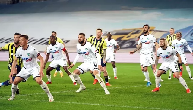 Fenerbahçe sahasında karşılaştığı Denizlispor'u 1-0 mağlup etti Fenerbahçe sahasında karşılaştığı Denizlispor'u 1-0 mağlup etti