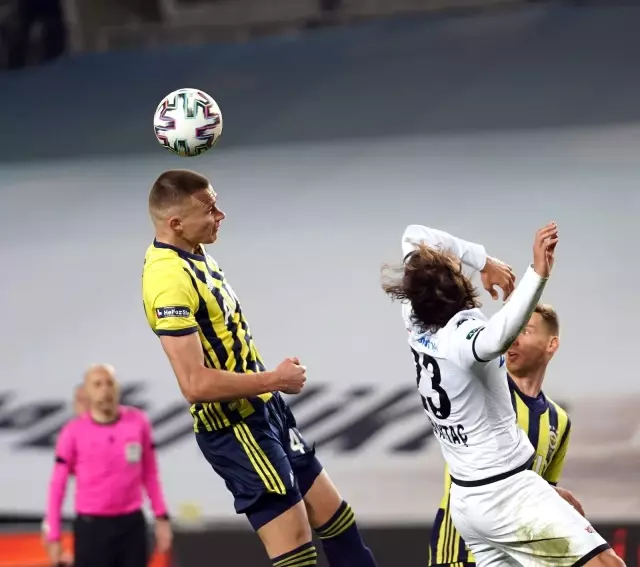 Fenerbahçe sahasında karşılaştığı Denizlispor'u 1-0 mağlup etti Fenerbahçe sahasında karşılaştığı Denizlispor'u 1-0 mağlup etti