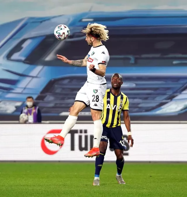 Fenerbahçe sahasında karşılaştığı Denizlispor'u 1-0 mağlup etti Fenerbahçe sahasında karşılaştığı Denizlispor'u 1-0 mağlup etti