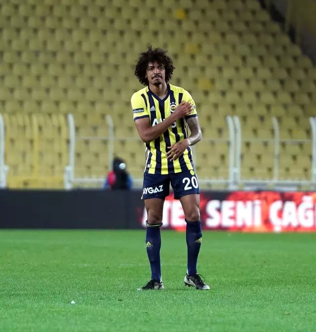 Fenerbahçe sahasında karşılaştığı Denizlispor'u 1-0 mağlup etti Fenerbahçe sahasında karşılaştığı Denizlispor'u 1-0 mağlup etti