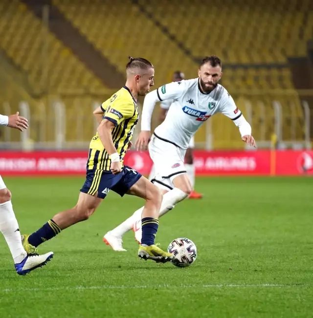 Fenerbahçe sahasında karşılaştığı Denizlispor'u 1-0 mağlup etti Fenerbahçe sahasında karşılaştığı Denizlispor'u 1-0 mağlup etti