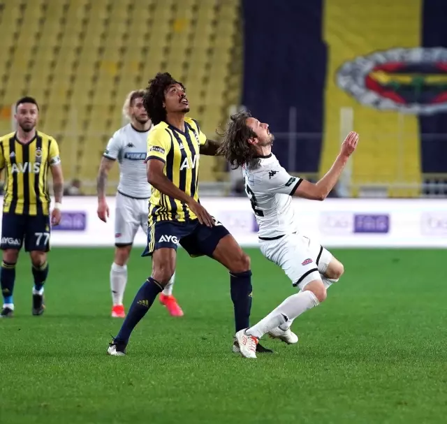 Fenerbahçe sahasında karşılaştığı Denizlispor'u 1-0 mağlup etti Fenerbahçe sahasında karşılaştığı Denizlispor'u 1-0 mağlup etti