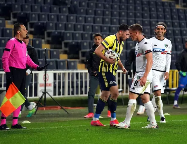 Fenerbahçe sahasında karşılaştığı Denizlispor'u 1-0 mağlup etti Fenerbahçe sahasında karşılaştığı Denizlispor'u 1-0 mağlup etti