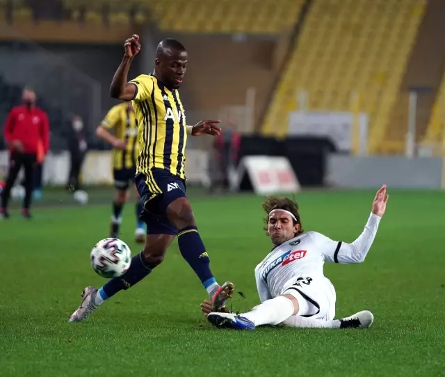 Fenerbahçe sahasında karşılaştığı Denizlispor'u 1-0 mağlup etti Fenerbahçe sahasında karşılaştığı Denizlispor'u 1-0 mağlup etti