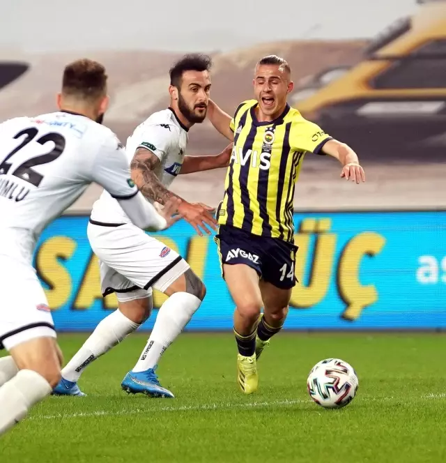Fenerbahçe sahasında karşılaştığı Denizlispor'u 1-0 mağlup etti Fenerbahçe sahasında karşılaştığı Denizlispor'u 1-0 mağlup etti