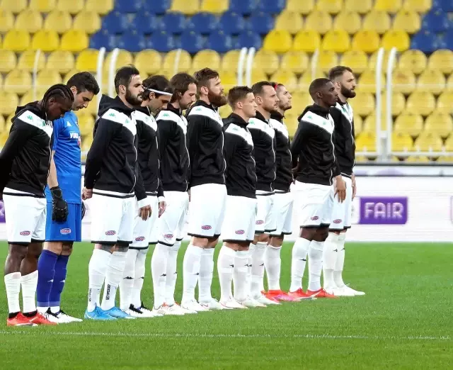 Fenerbahçe sahasında karşılaştığı Denizlispor'u 1-0 mağlup etti Fenerbahçe sahasında karşılaştığı Denizlispor'u 1-0 mağlup etti