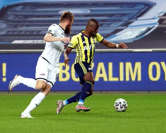 Fenerbahçe sahasında karşılaştığı Denizlispor'u 1-0 mağlup etti Fenerbahçe sahasında karşılaştığı Denizlispor'u 1-0 mağlup etti