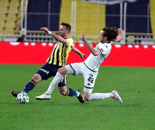 Fenerbahçe sahasında karşılaştığı Denizlispor'u 1-0 mağlup etti Fenerbahçe sahasında karşılaştığı Denizlispor'u 1-0 mağlup etti