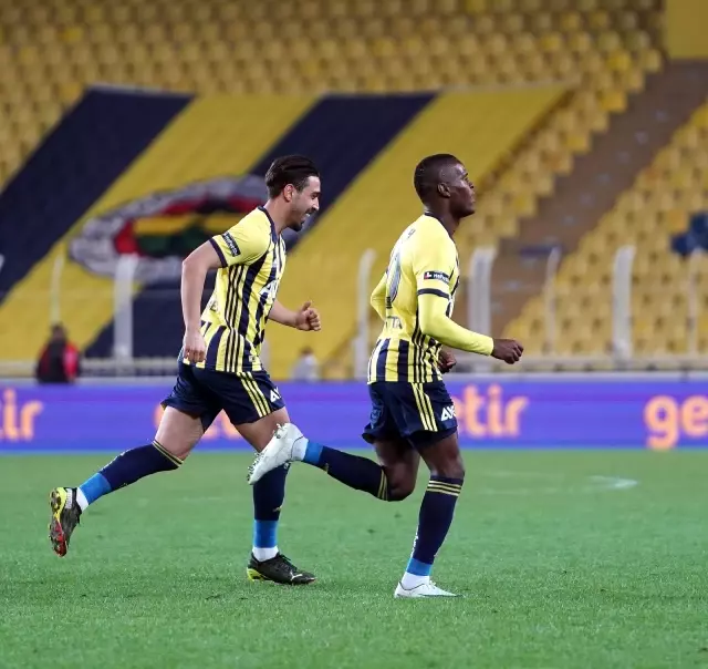 Fenerbahçe sahasında karşılaştığı Denizlispor'u 1-0 mağlup etti Fenerbahçe sahasında karşılaştığı Denizlispor'u 1-0 mağlup etti