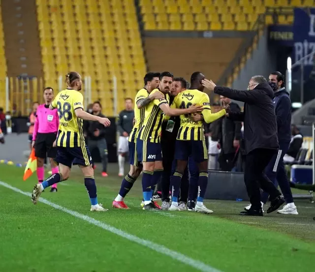 Fenerbahçe sahasında karşılaştığı Denizlispor'u 1-0 mağlup etti Fenerbahçe sahasında karşılaştığı Denizlispor'u 1-0 mağlup etti