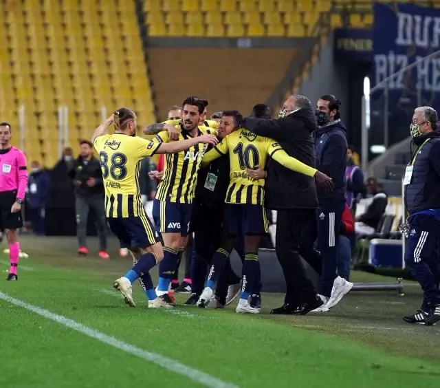 Fenerbahçe sahasında karşılaştığı Denizlispor'u 1-0 mağlup etti Fenerbahçe sahasında karşılaştığı Denizlispor'u 1-0 mağlup etti