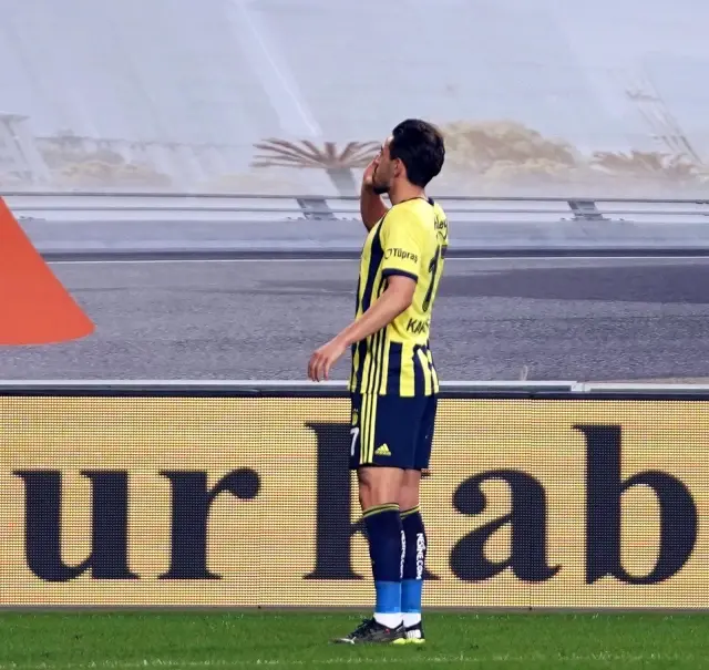 Fenerbahçe sahasında karşılaştığı Denizlispor'u 1-0 mağlup etti Fenerbahçe sahasında karşılaştığı Denizlispor'u 1-0 mağlup etti