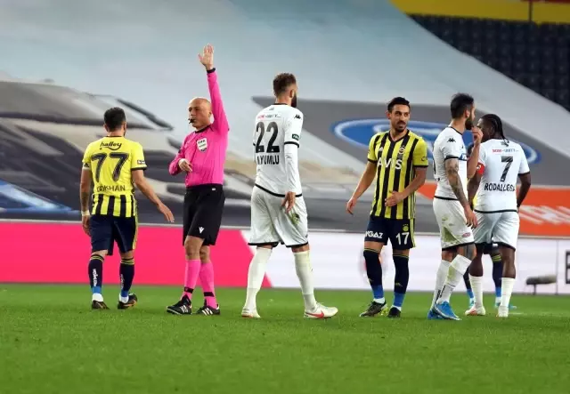Fenerbahçe sahasında karşılaştığı Denizlispor'u 1-0 mağlup etti Fenerbahçe sahasında karşılaştığı Denizlispor'u 1-0 mağlup etti