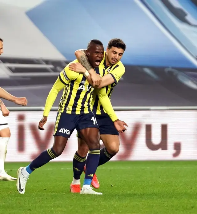 Fenerbahçe sahasında karşılaştığı Denizlispor'u 1-0 mağlup etti Fenerbahçe sahasında karşılaştığı Denizlispor'u 1-0 mağlup etti