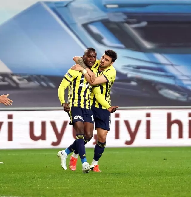 Fenerbahçe sahasında karşılaştığı Denizlispor'u 1-0 mağlup etti Fenerbahçe sahasında karşılaştığı Denizlispor'u 1-0 mağlup etti