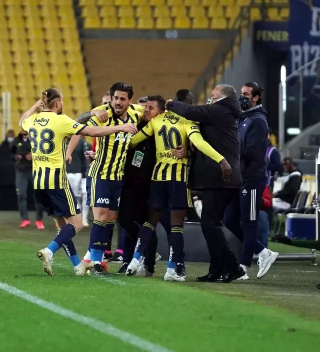 Fenerbahçe sahasında karşılaştığı Denizlispor'u 1-0 mağlup etti Fenerbahçe sahasında karşılaştığı Denizlispor'u 1-0 mağlup etti
